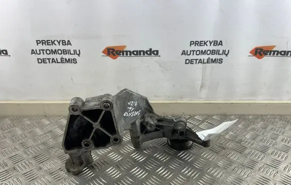 KIA Sorento Generator/alternator bracket 
