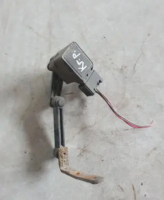 Mercedes-Benz R W251 Rear suspension height sensor lever 