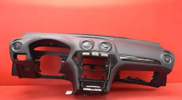 Ford Mondeo MK IV Dashboard