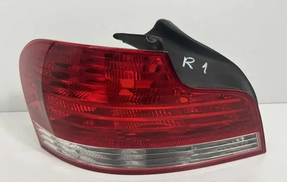 BMW 1 E82 E88 Rear/tail lights 2VP00961501 6924519