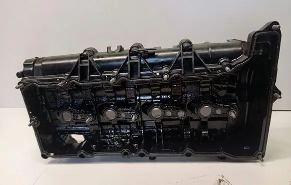 BMW 5 F10 F11 Rocker cam cover 76647580 11127810584 7810584