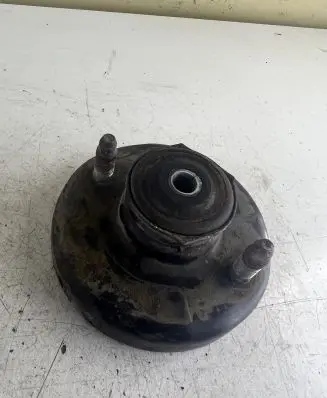 Honda CR-V Coil spring mount 