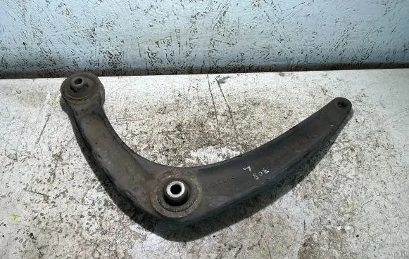 Peugeot 308 Front lower control arm/wishbone