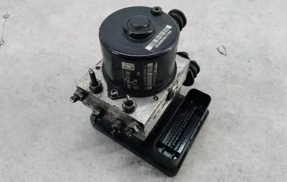 Volkswagen Golf Plus ABS Pump 