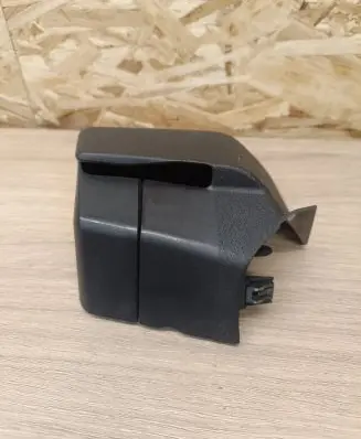 Volvo XC70 Seat belt trim 