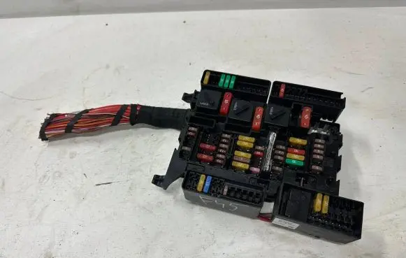 BMW 2 F45 Fuse module 9860501 TA900124