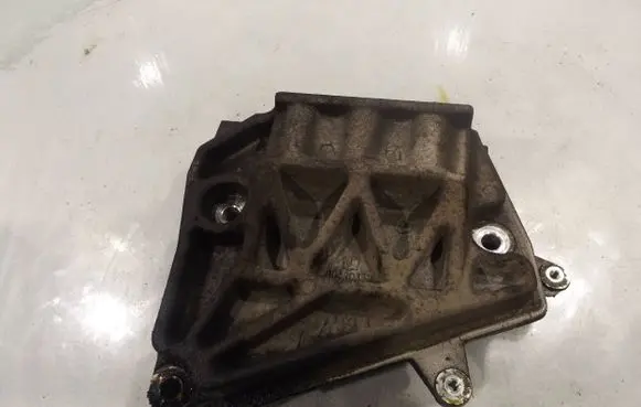 Chevrolet Captiva Engine mounting bracket 96440352