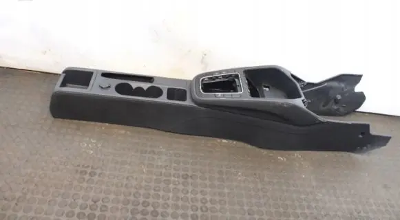 Skoda Fabia Mk4 (6VA) Center console