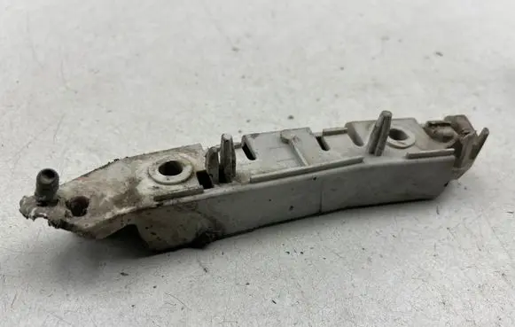 Ford Focus Front bumper mounting bracket 