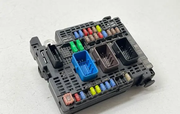Peugeot Traveller Fuse module 9811995580 39518723 BSMZ0801