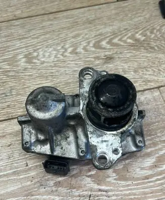 Opel Vivaro EGR valve cooler 03L131504E
