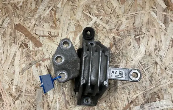 Opel Insignia A Engine mount bracket 13227717