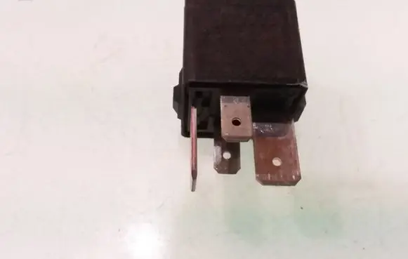 Volkswagen PASSAT B6 Other relay 1K0951253A V23134J52X430