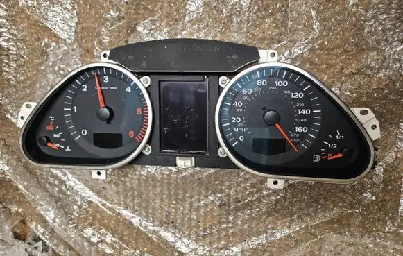 Audi A6 S6 C6 4F Speedometer (instrument cluster) 4F0910900C 4F0920950