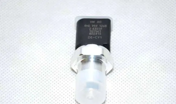 Audi A8 S8 D4 4H Air conditioning (A/C) pressure sensor 4H0959126B