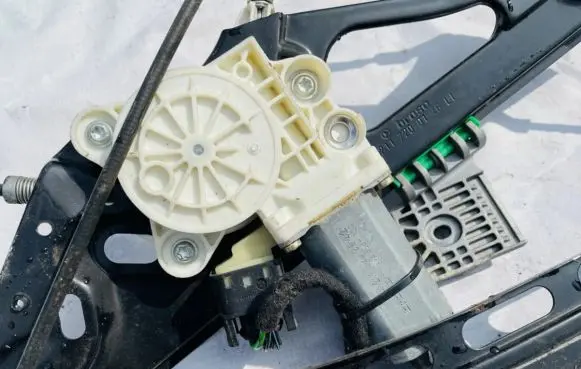Mercedes-Benz E W211 Front door window regulator motor a2118202942 993626100