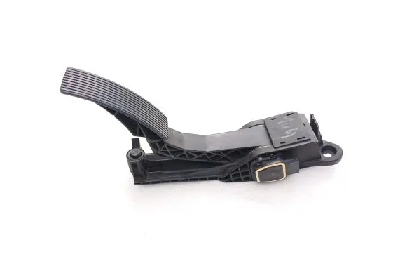 Mercedes-Benz ML W164 Accelerator throttle pedal A1643000004 081205 ZGS008