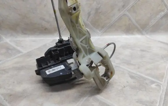 Hyundai ix 55 Rear door lock 814103J000