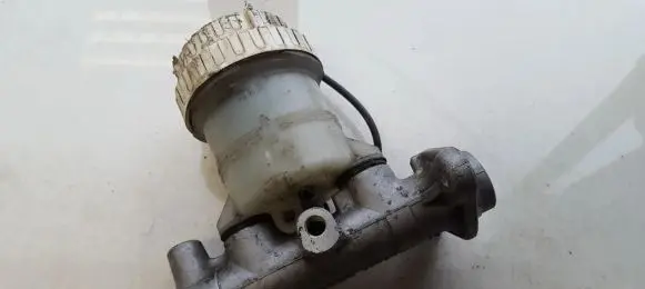 Mitsubishi Space Wagon Master brake cylinder