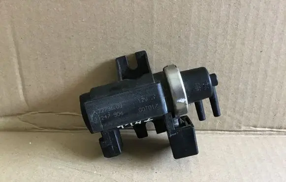 BMW 5 E39 Turbo solenoid valve 72279600 2247906