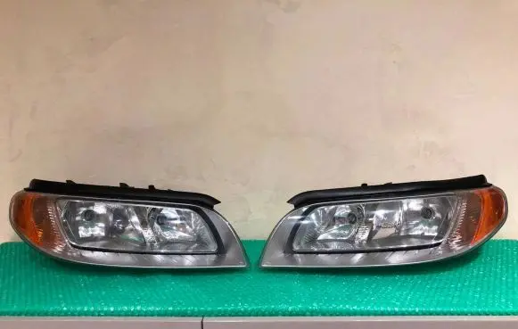 Volvo V70 Headlights/headlamps set 31214352 31214351