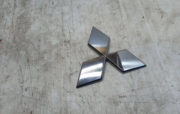 Mitsubishi Outlander Manufacturer badge logo/emblem