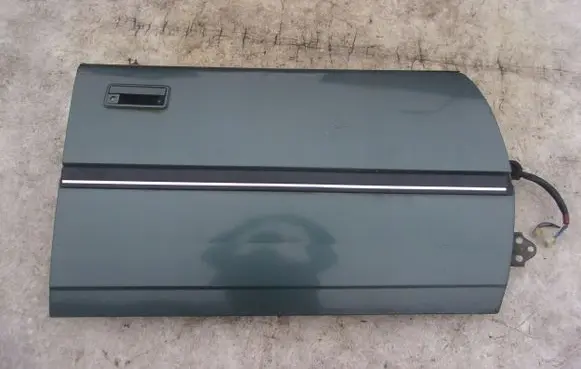 Mitsubishi Space Wagon Rear door