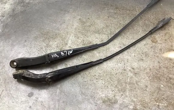 Mercedes-Benz A W169 Front wiper blade arm A1698200140 A1698200240