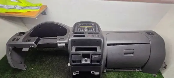 Nissan NP300 Dashboard 