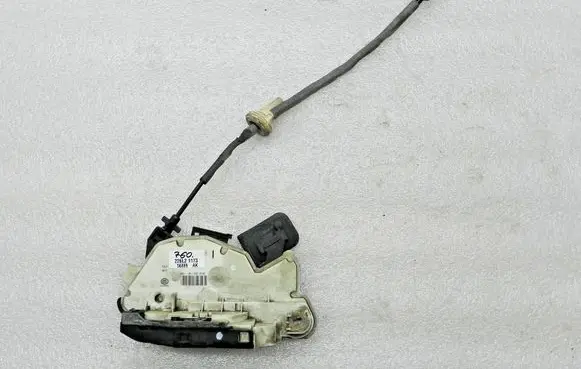 Volkswagen Golf VII Front door lock 5K1837015D 5K1837015H
