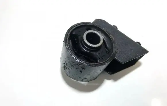 Mazda 626 Engine mount bracket