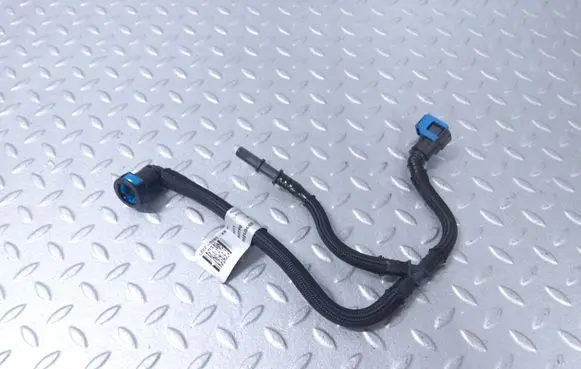 Land Rover Defender Fuel line pipe L8B29289KB LR131488
