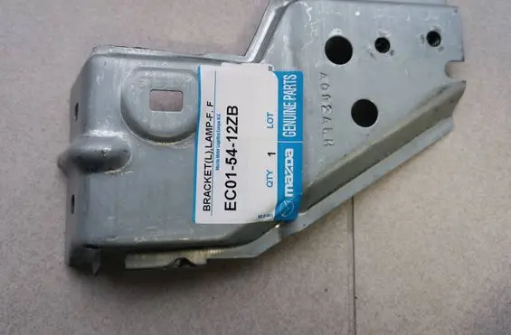 Mazda Tribute Front bumper mounting bracket EC015412ZB