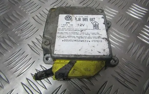 Volkswagen PASSAT B5 Airbag control unit/module 1J0909607 5WK4199