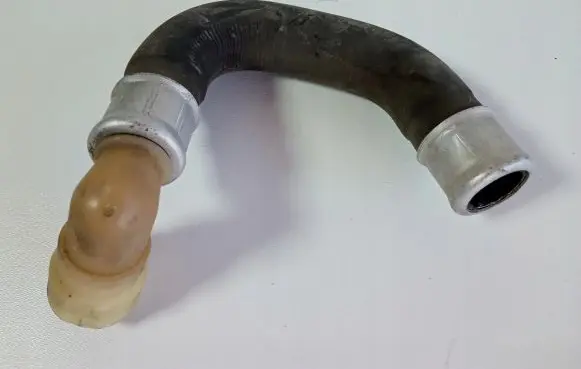 Ford Mustang VI Engine coolant pipe/hose FR3318K580