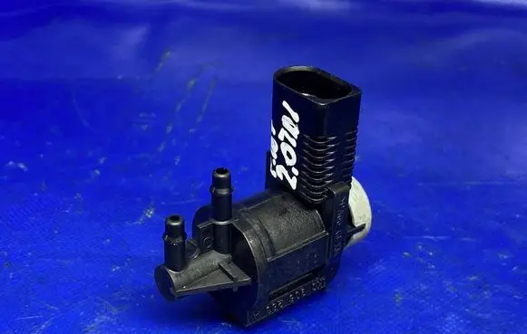 Volkswagen PASSAT B7 Turbo solenoid valve 1K0906283A