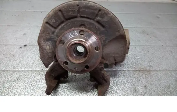 Volkswagen Polo Front wheel hub