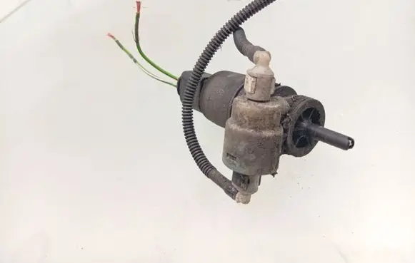Volkswagen PASSAT B6 Windscreen/windshield washer pump 1T0955651A