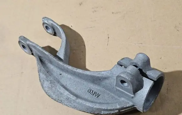 BMW X5 G05 Lower shock absorber bracket 6876683