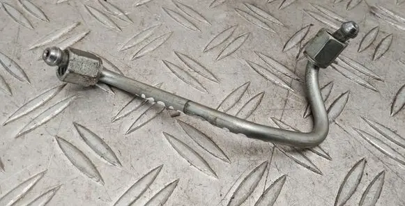 Fuel injector supply line/pipe