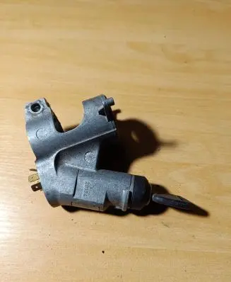 Volkswagen Golf II Ignition lock 171905851