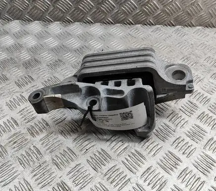 Ford Kuga III Engine mount bracket LX637M121DA