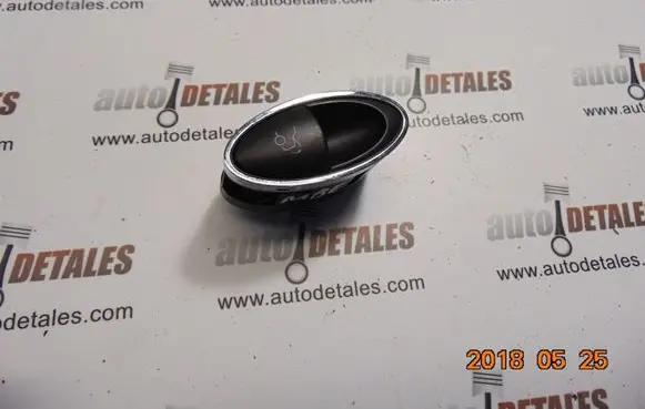 Mercedes-Benz E W211 Tailgate opening switch A2118210379