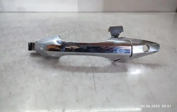 Honda CR-V Front door exterior handle