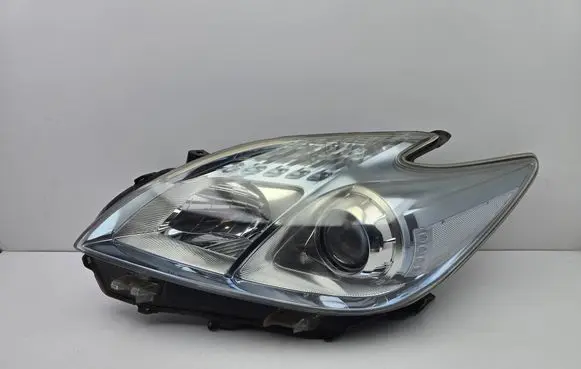 Toyota Prius (XW30) Headlight/headlamp