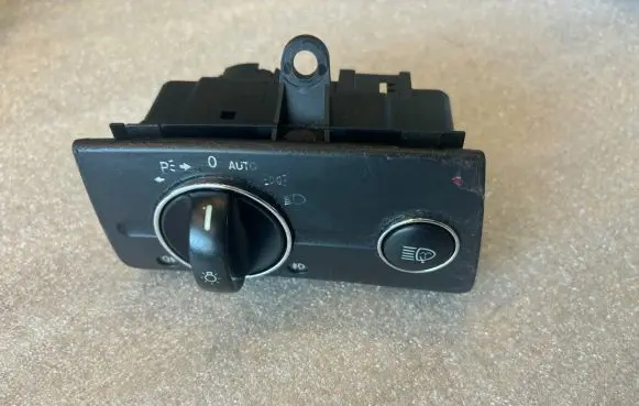 Mercedes-Benz E W211 Light switch 2115450104 04056035 A2115450104