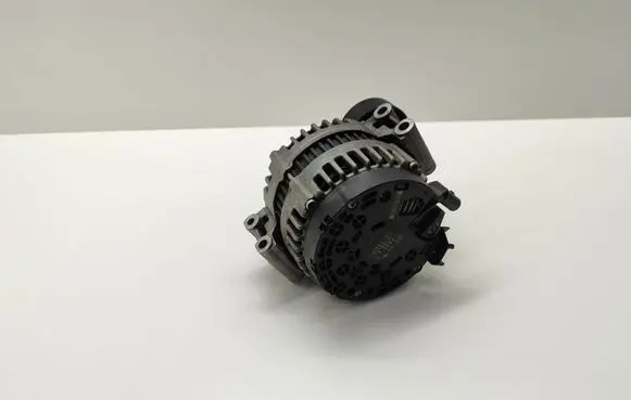 BMW 5 E60 E61 Generator/alternator 7550968 755096806 0121715012