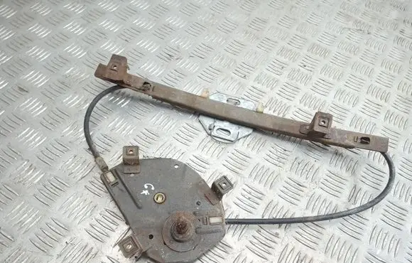 Rear door manual window regulator
