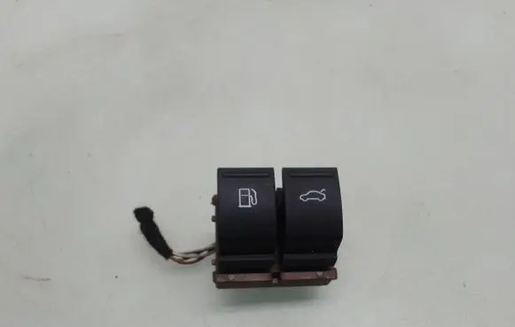 Volkswagen PASSAT B6 Fuel tank opening switch 