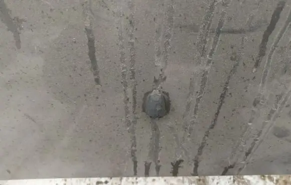 Windshield washer spray nozzle
